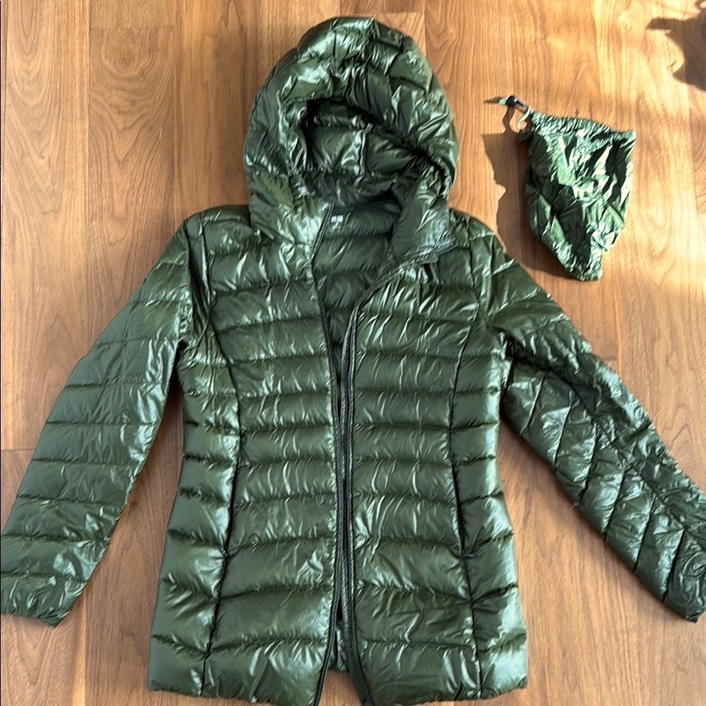 Uniglo women's Green Puffer Jacket